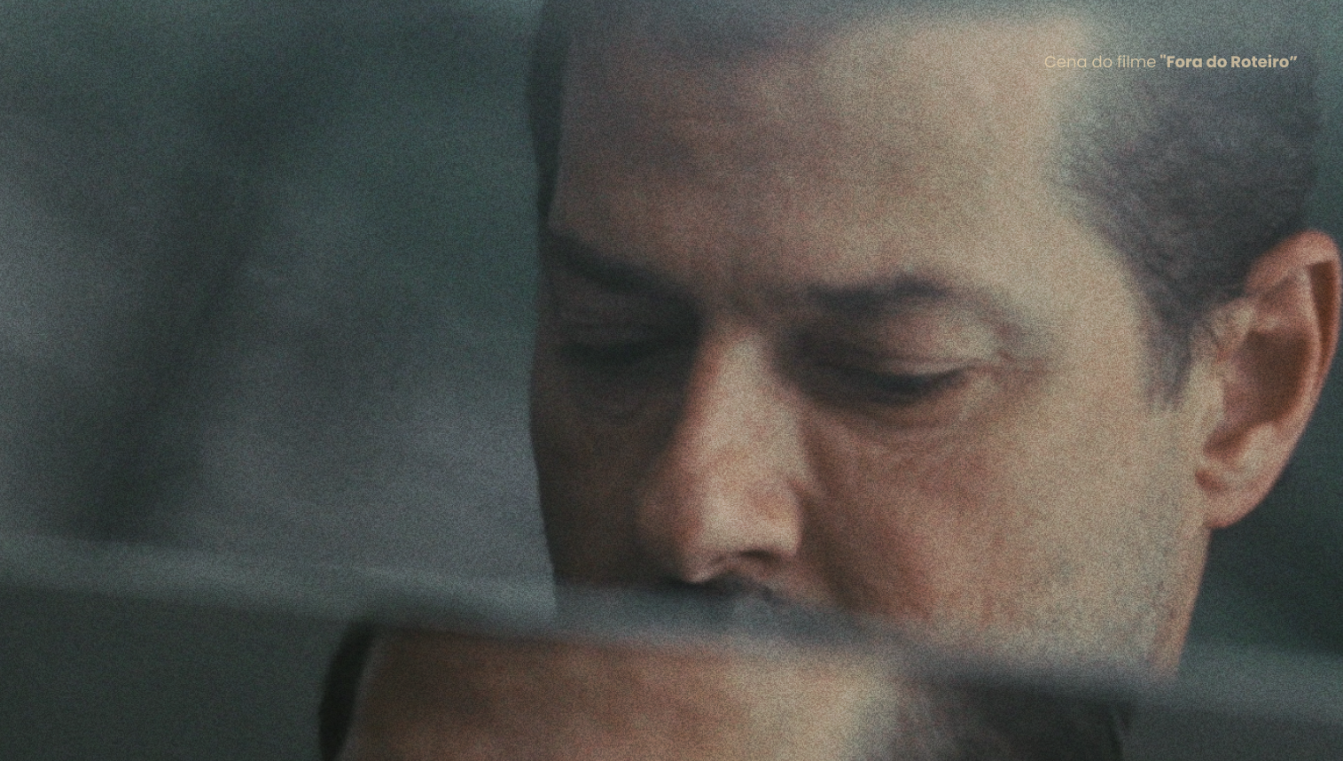 Marcelo Serrado em cena do filme Fora do Roteiro