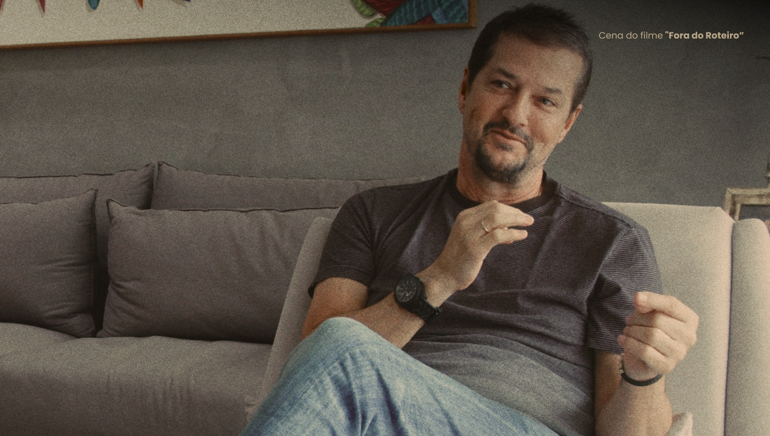 Marcelo Serrado em cena do filme Fora do Roteiro