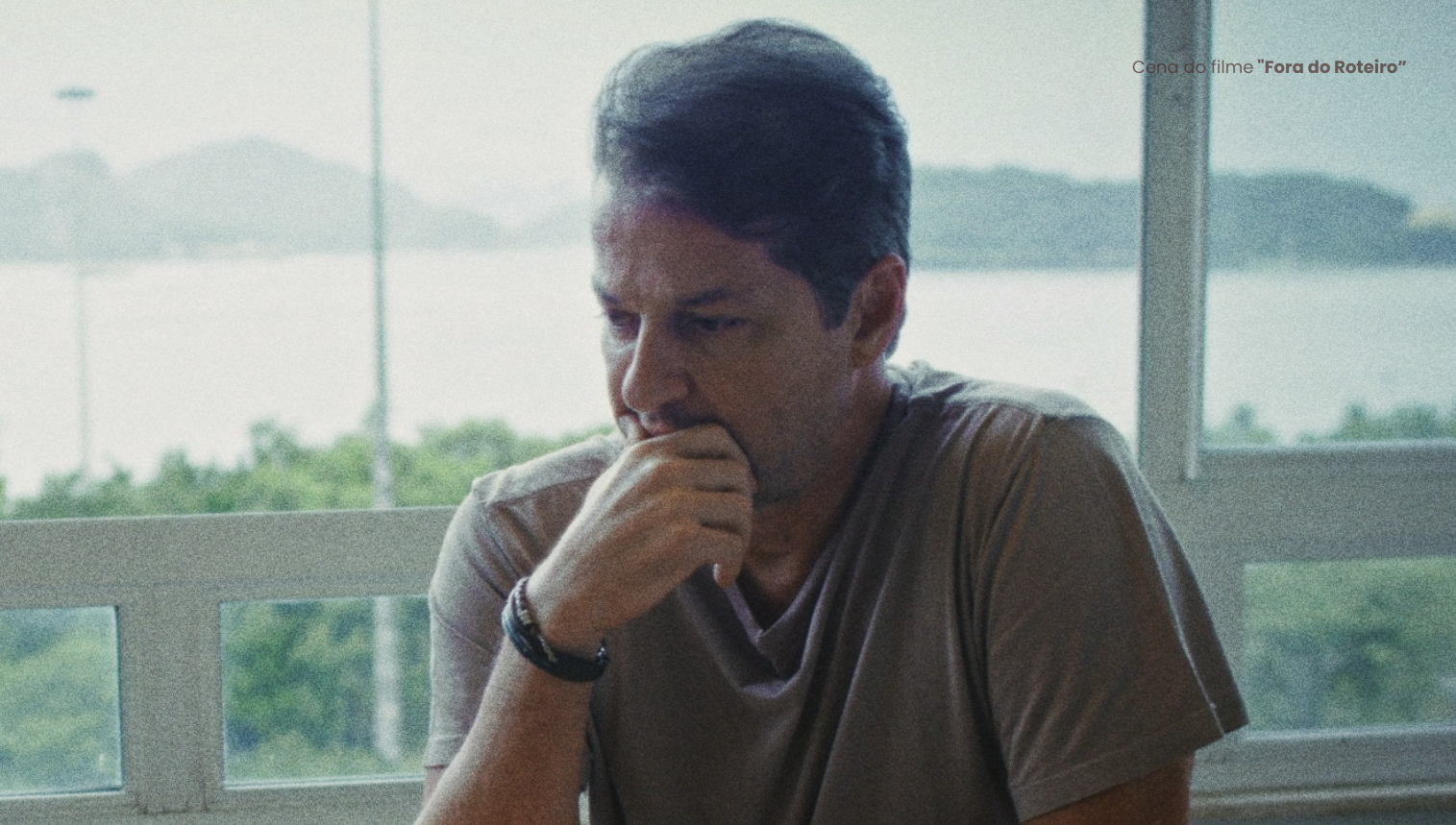 Marcelo Serrado em cena do filme Fora do Roteiro